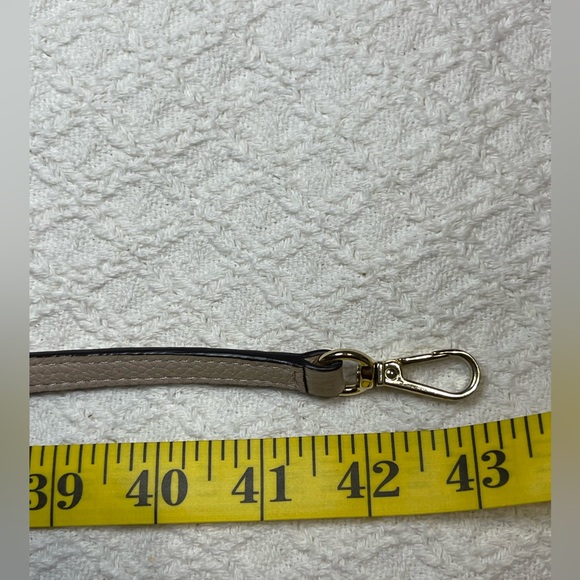 Light pink Michael Kors phone holding crossbody bag - Picture 13 of 16